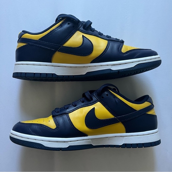 Nike Dunk Low ‘Michigan 2021’ - Picture 1 of 7